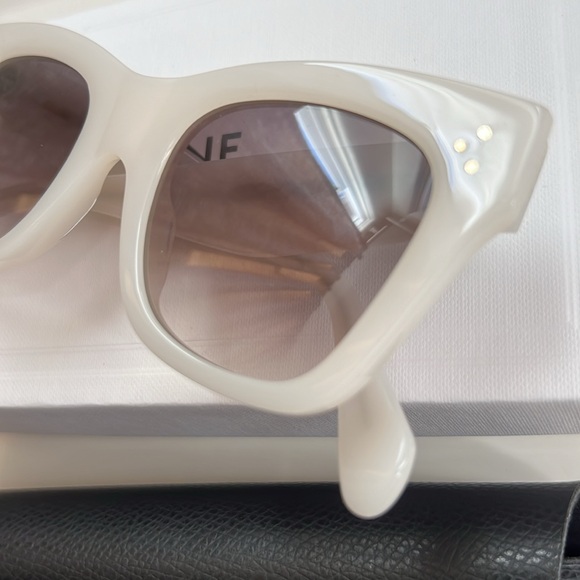 100% Authentic Celine Sunglasses - CL4004IN 25F - NEW - Picture 3 of 9